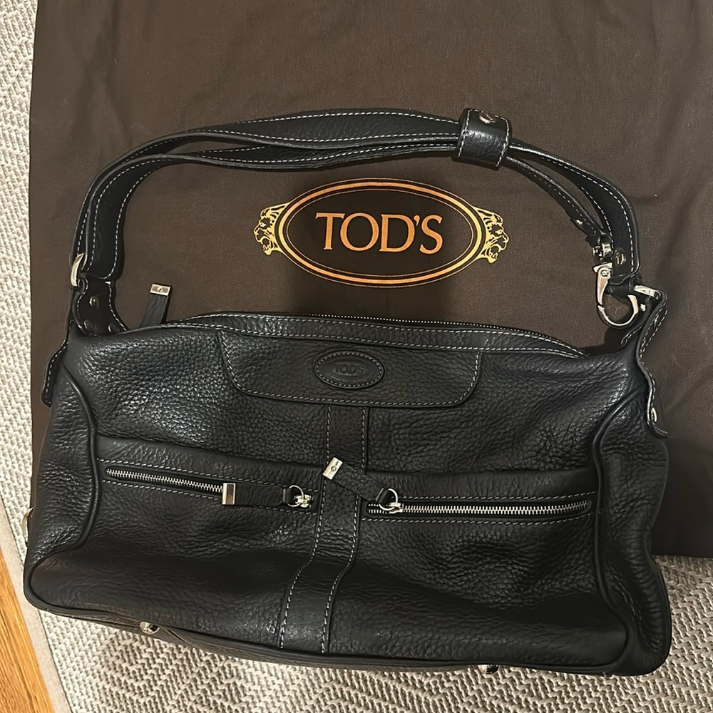 Tod’s black leather purse